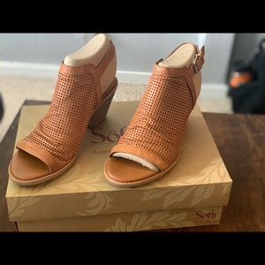 Sofft brand “Milly leather block heel sandal”